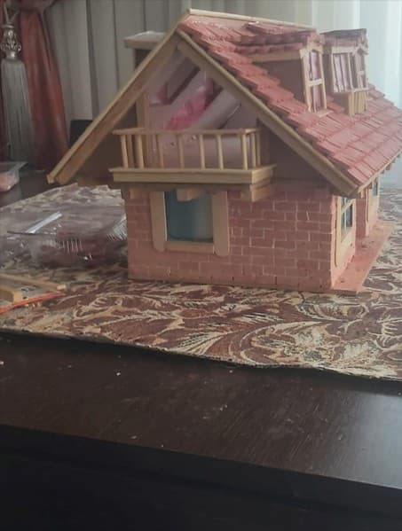Balkonlu minyatür çatı katı