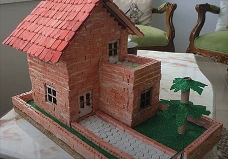Bahçeli minyatür ev